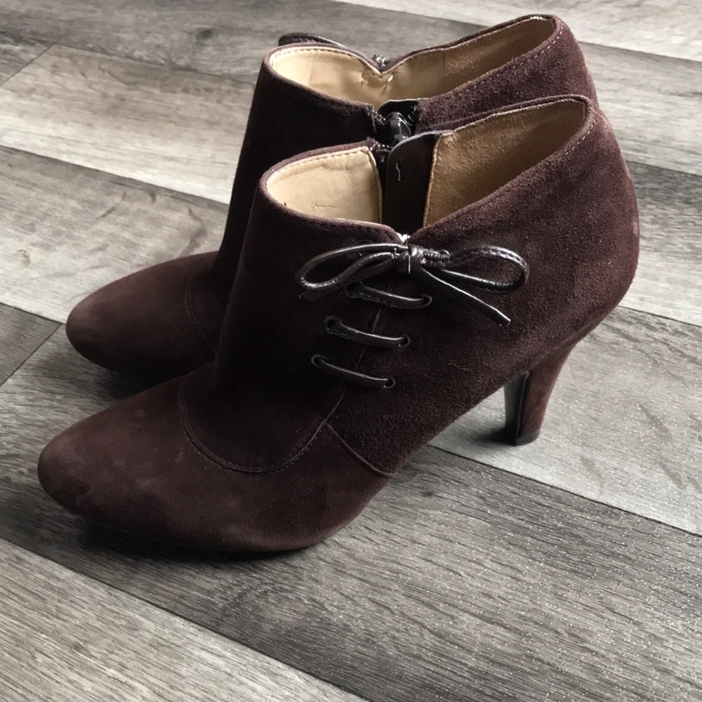 Naturalizer Elegant Brown Zip Up Suede Ankle Boots With Bow - Picture 2 of 10